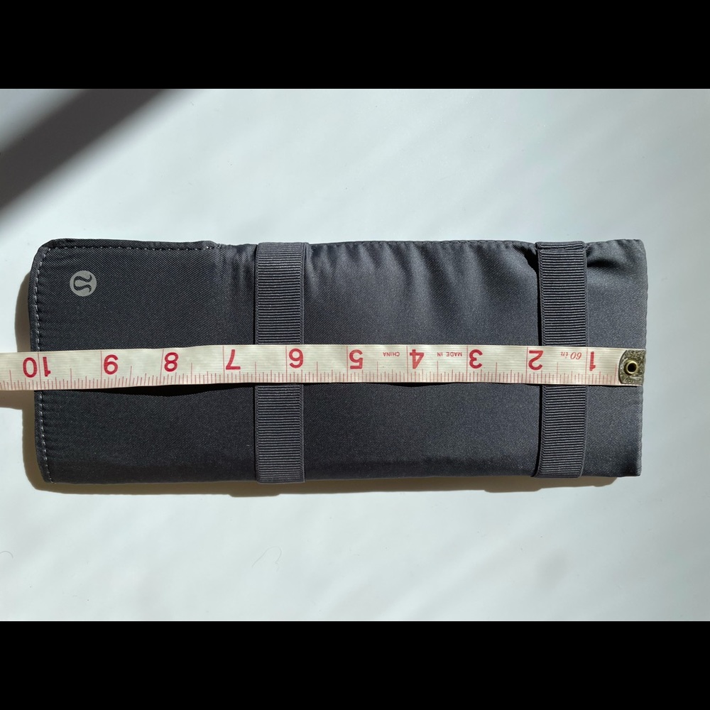 Lululemon grey insulated bottle sleeve - Picture 4 of 6
